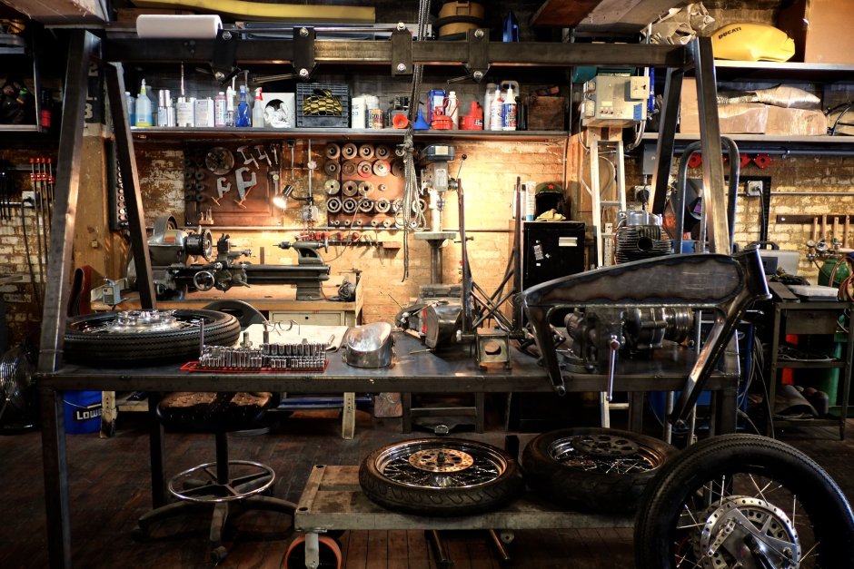 Гараж мастерская для мотоцикла