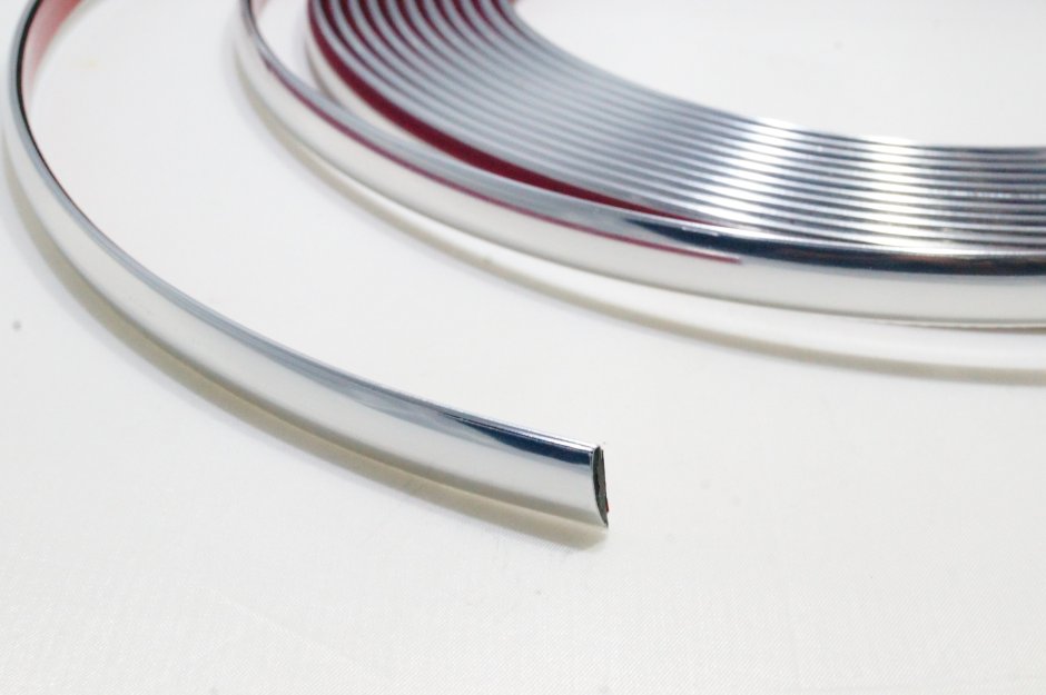 Молдинг золотой самоклеющийся