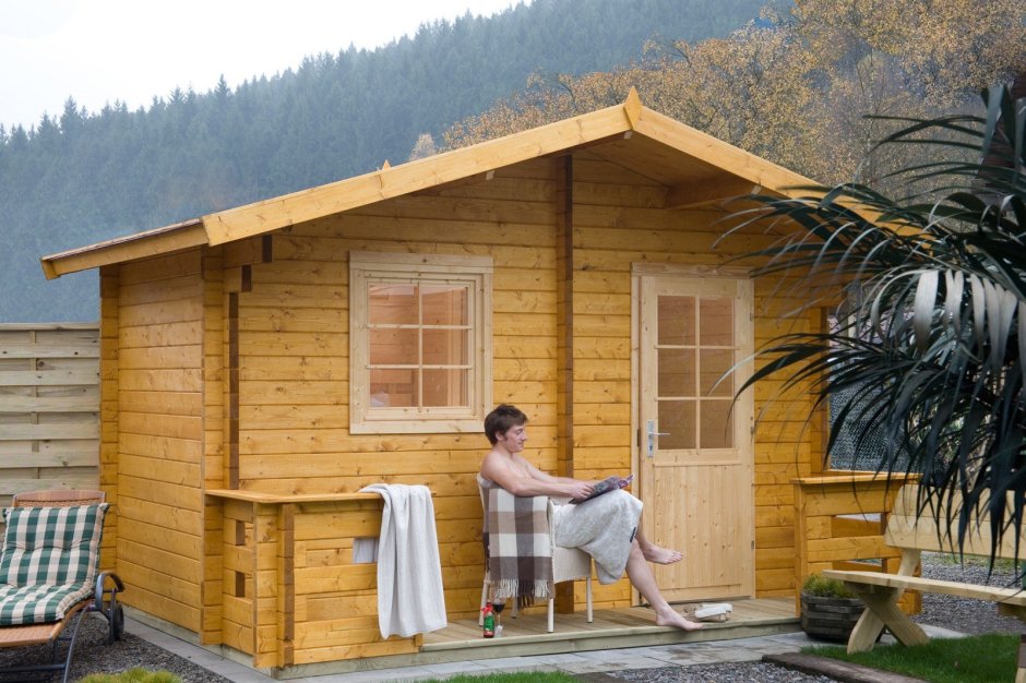 Баня в саду