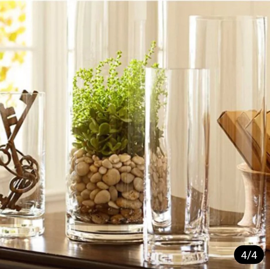 Декор в прозрачной вазе