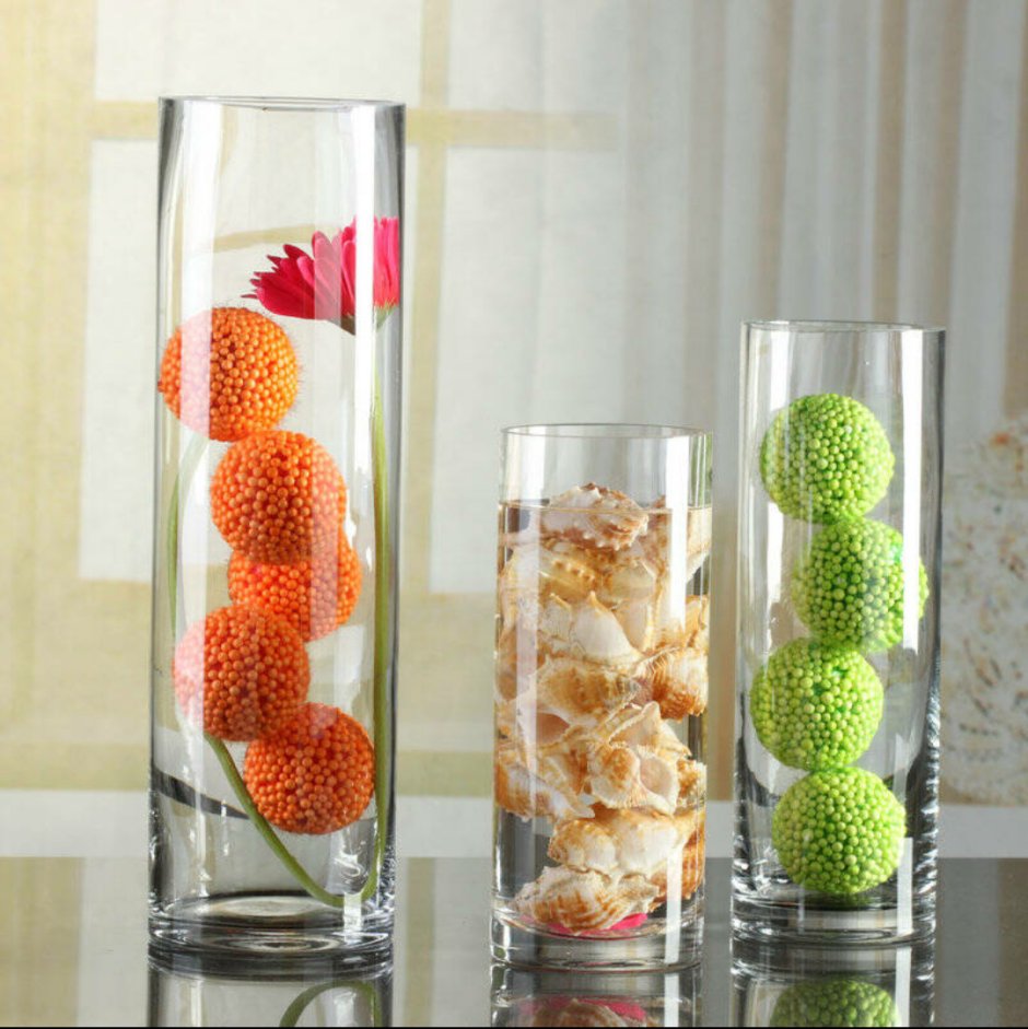 Декор в прозрачной вазе