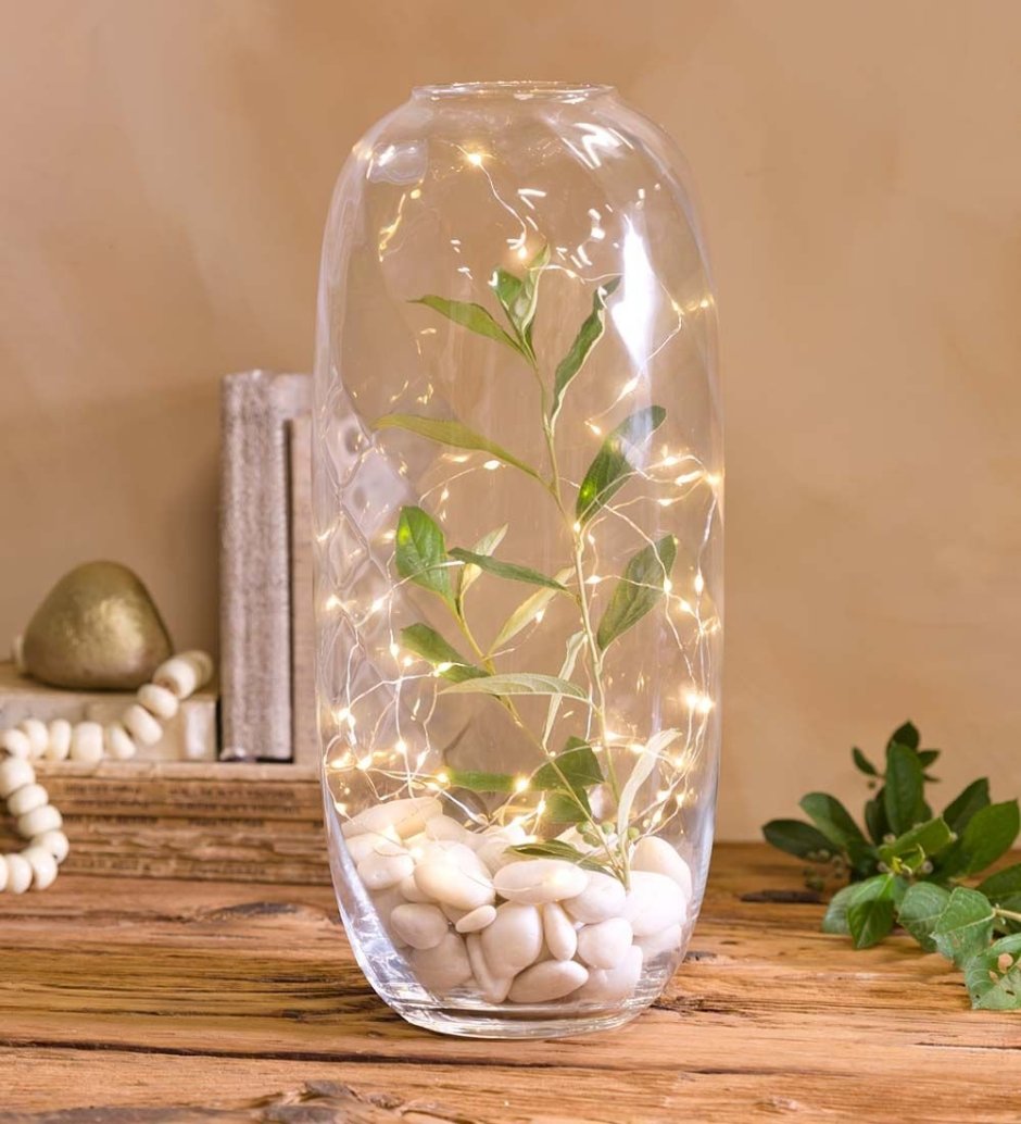 Декор в стеклянной вазе