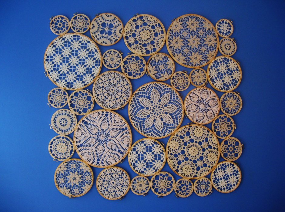 Панно из вязаных салфеток