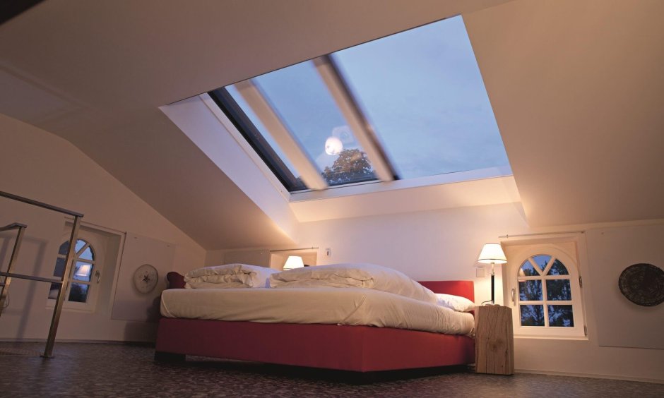 Панорамное мансардное окно Roto