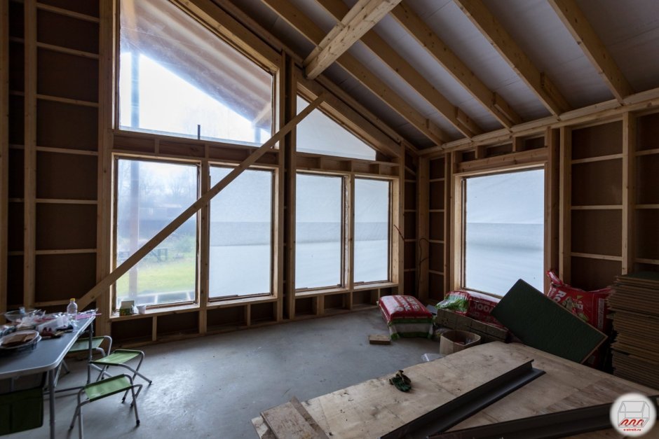 Мансарда с витражными окнами