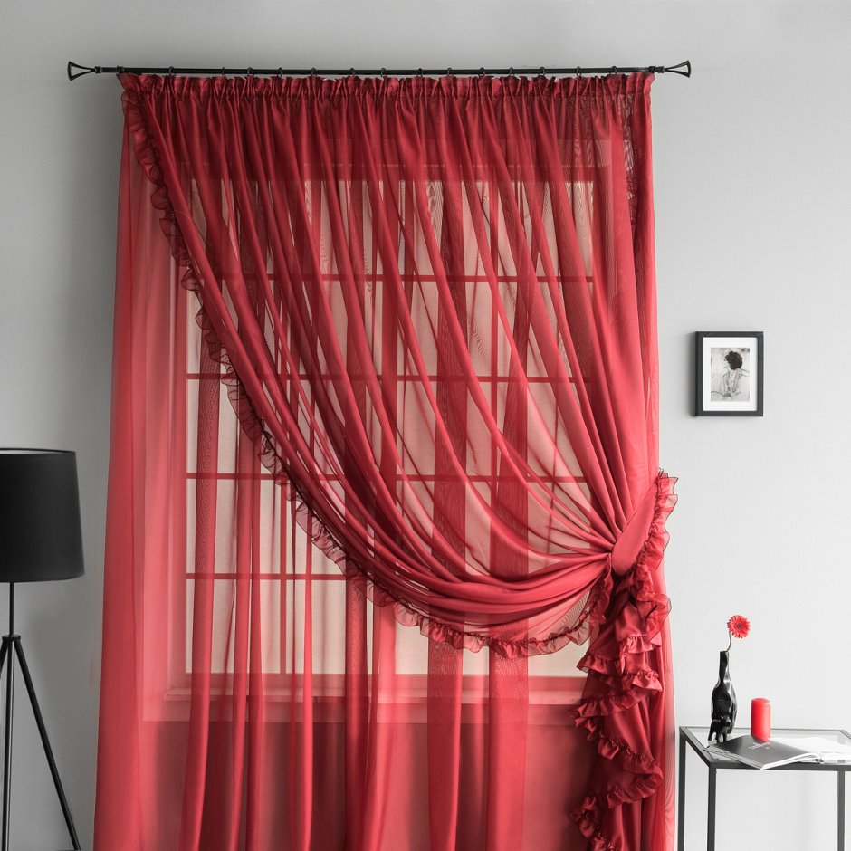 Бордовые бархатные шторы
