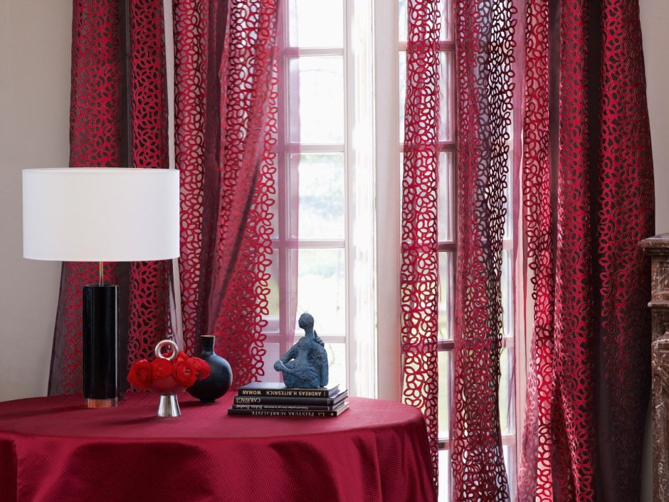 Малиновые шторы