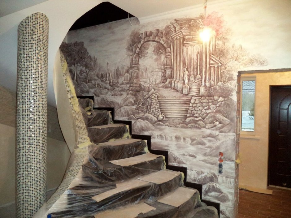 Барельеф на лестнице