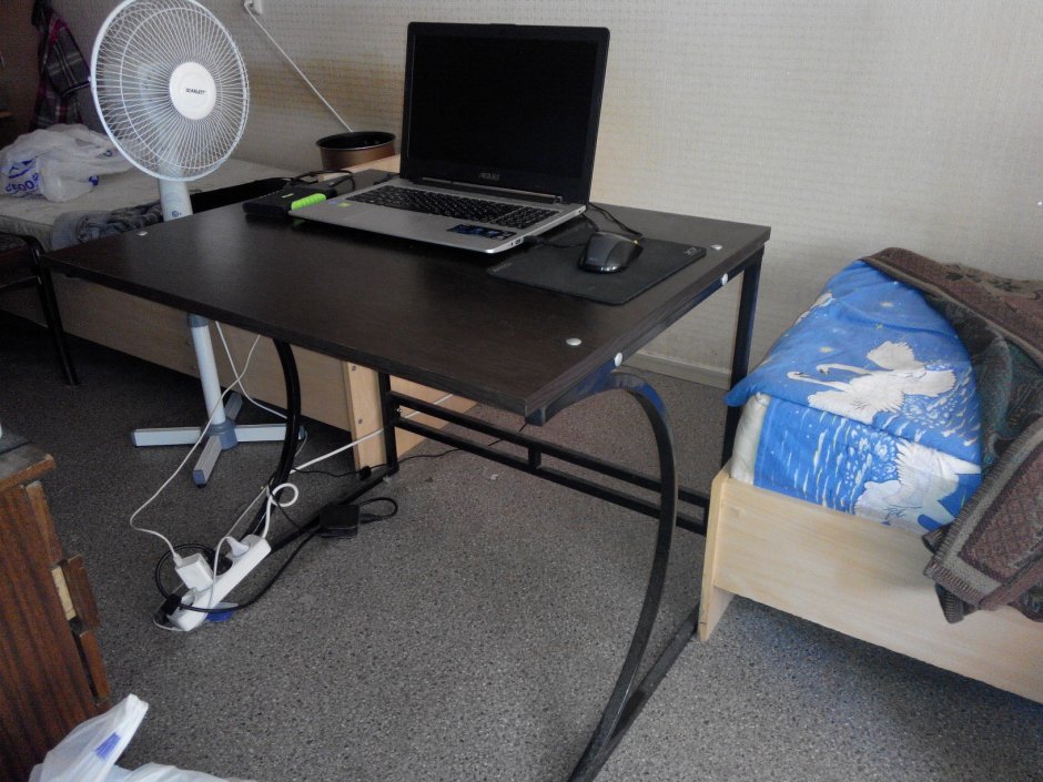 Компьютерный стол самоделка