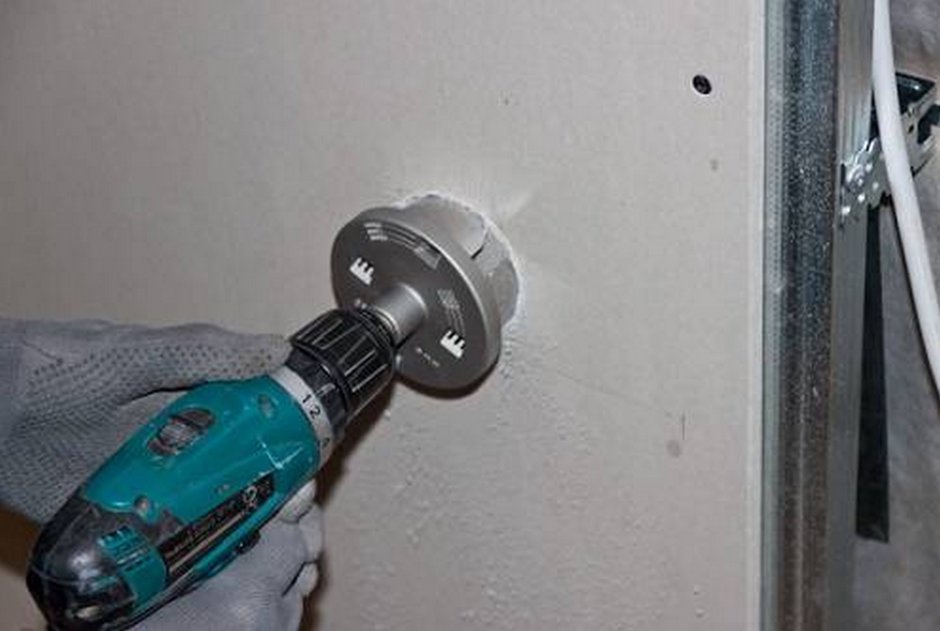 Крепление розетки в гипсокартон