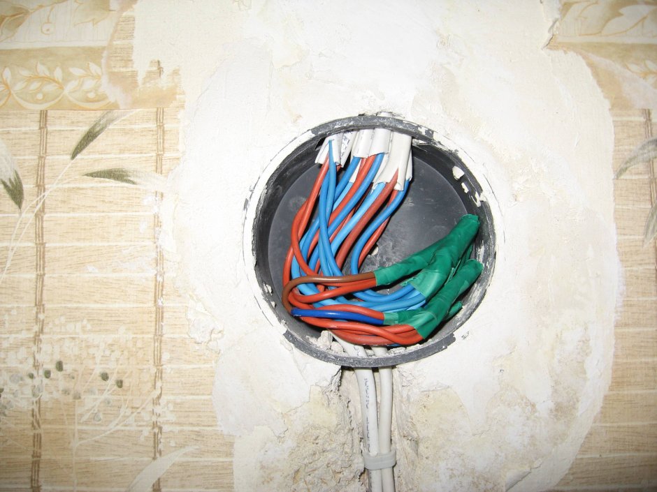 Распаечные коробки для скрытой проводки под штукатурку