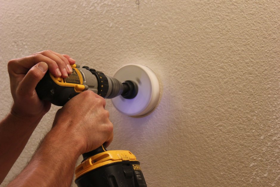 Монтаж розеток в стену