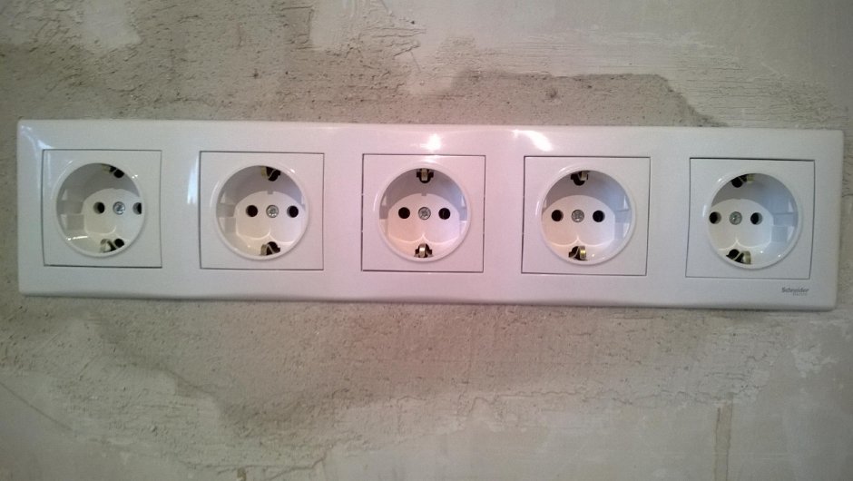 Блок розеток на 6 розетки для скрытой проводки