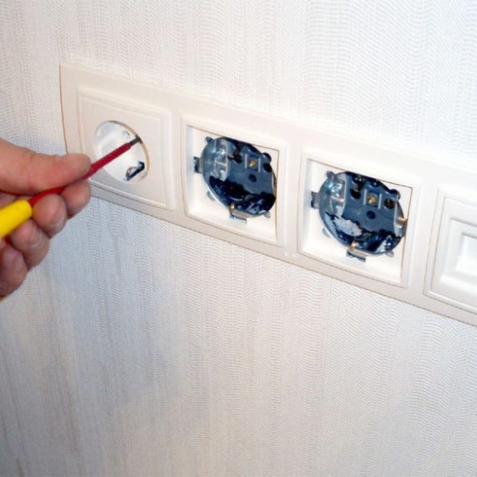 Монтаж розеток и выключателей