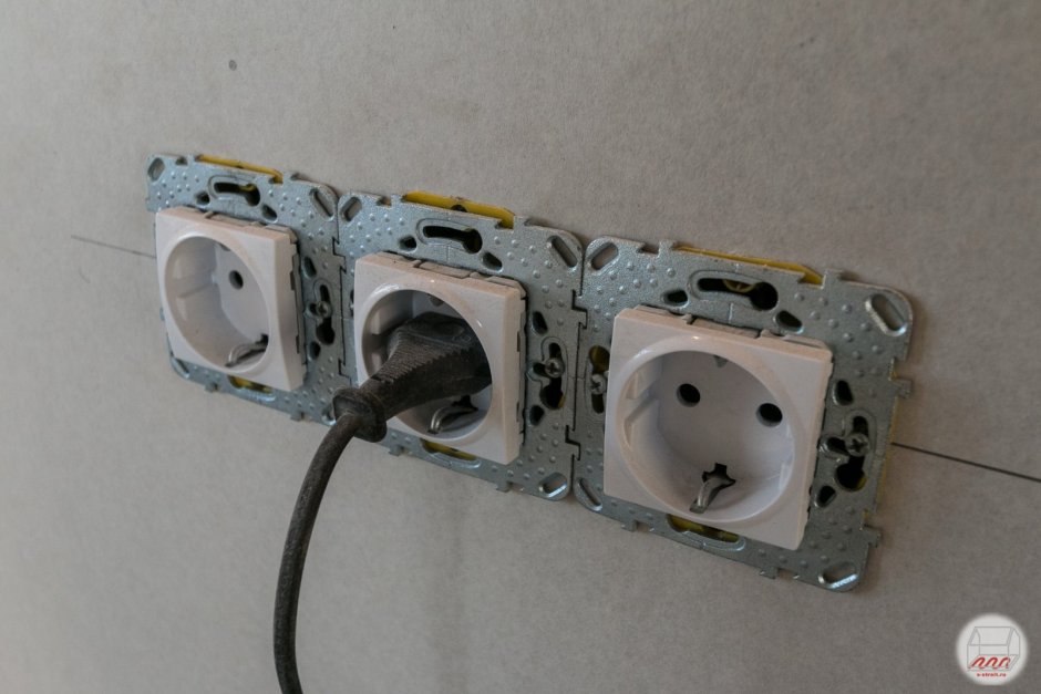 Розеточный блок ТВ + розетка двойная