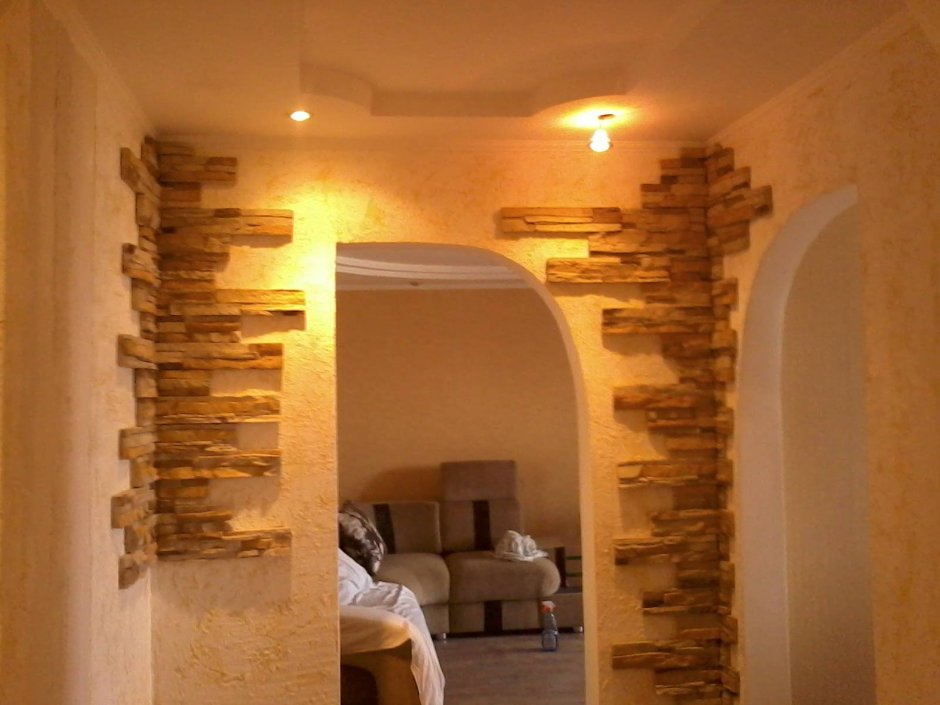 Отделка межкомнатной арки декоративным камнем