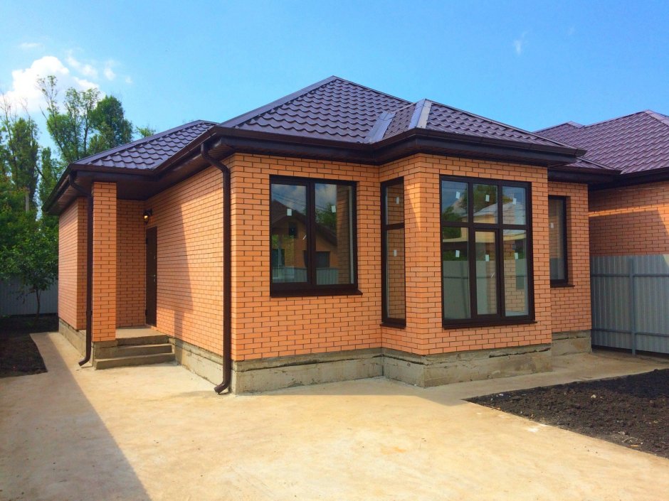 Одноэтажный кирпичный дом