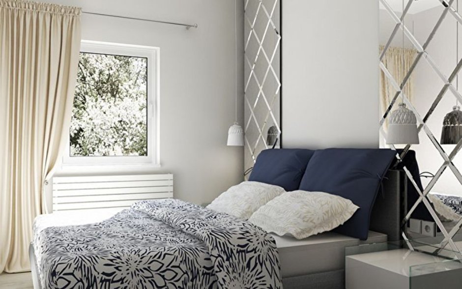 Зеркальное панно в спальне