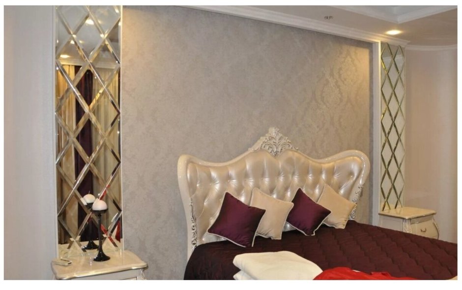 Зеркальная плитка на стену в спальне