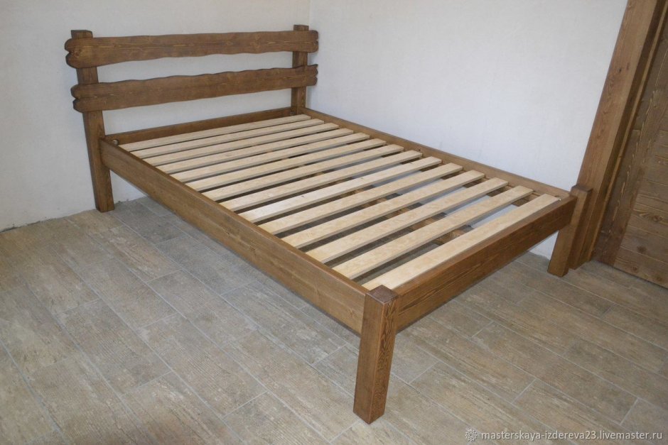 Кровать из досок