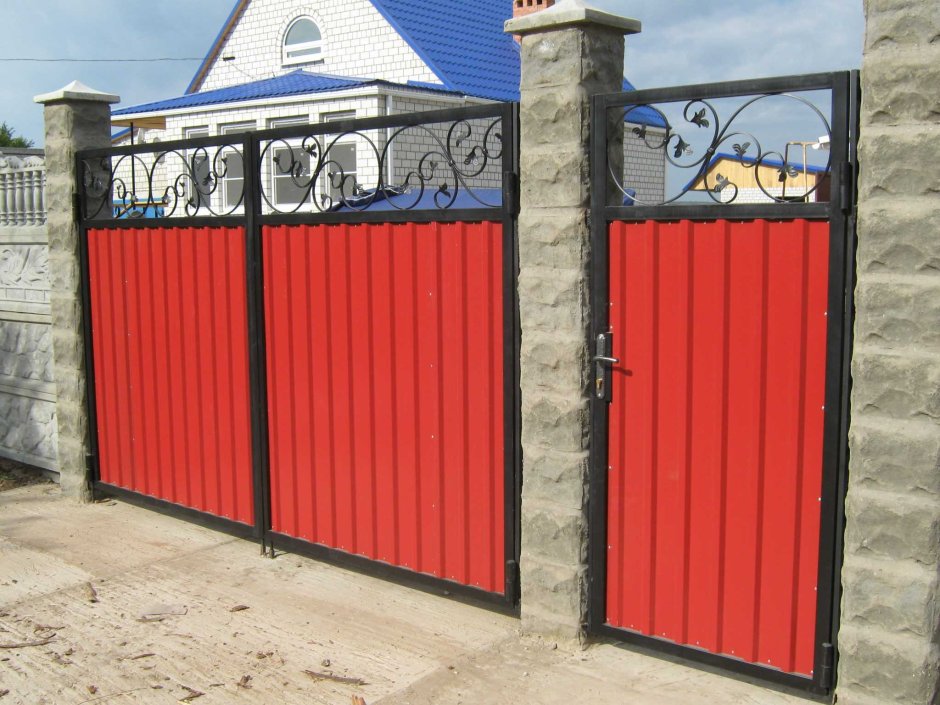 Ворота из профнастила с калиткой