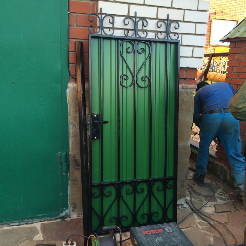 Калитка для забора из профильной трубы