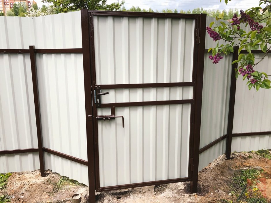 Калитка для забора из профнастила