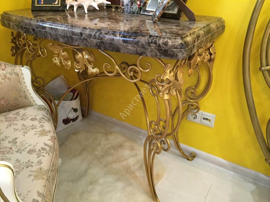 Консольный стол в стиле лофт