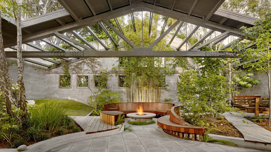 Загородный дом с внутренним двориком