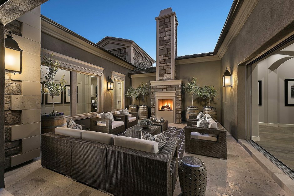 Загородный дом с внутренним двором