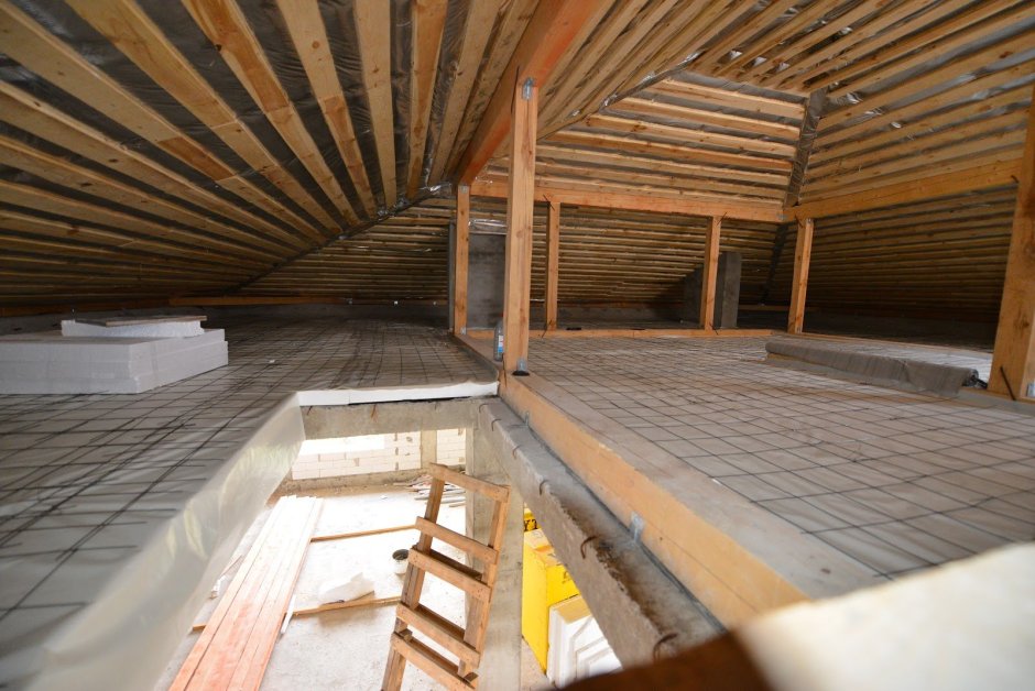 Пароизоляция пола мансарды