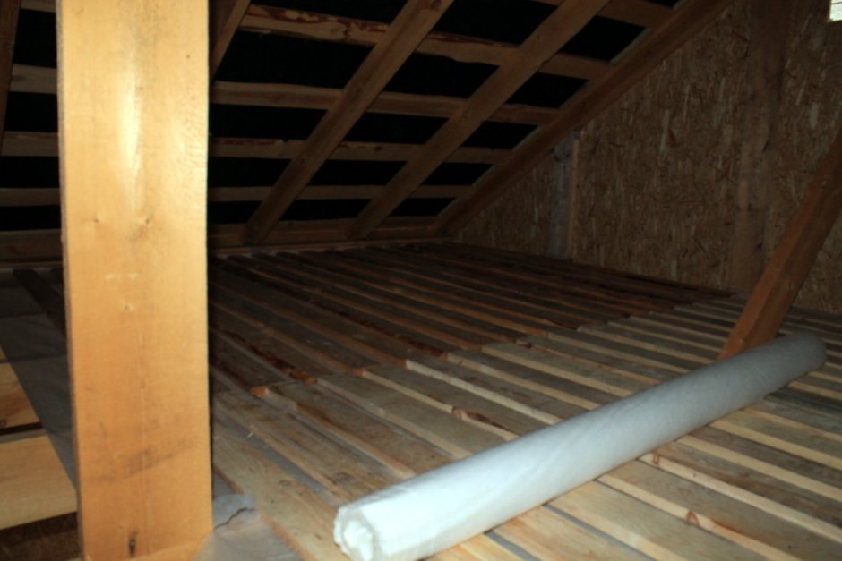 Лаги на чердаке