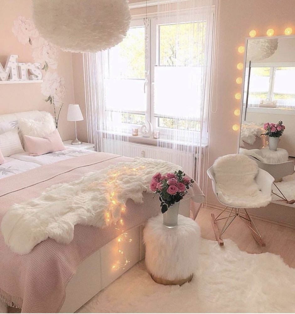 Комната для девочки в светлых тонах