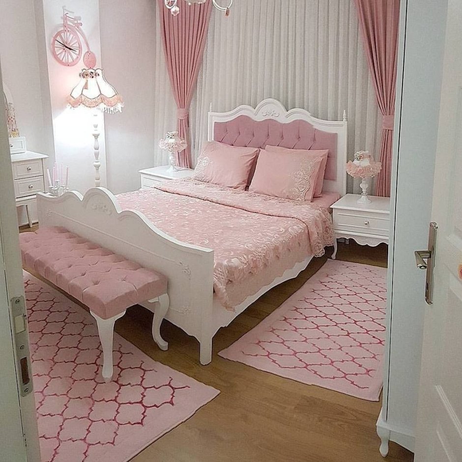 Розовая спальня