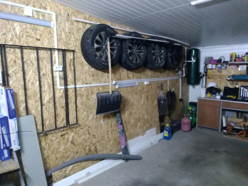 Полочки в гараж