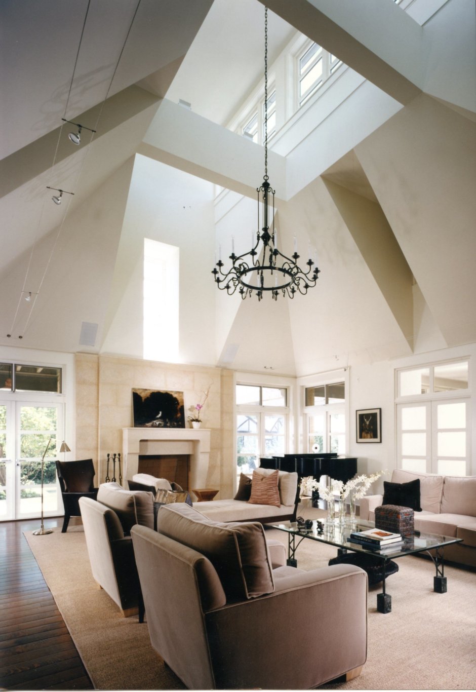 Люстры для высоких потолков