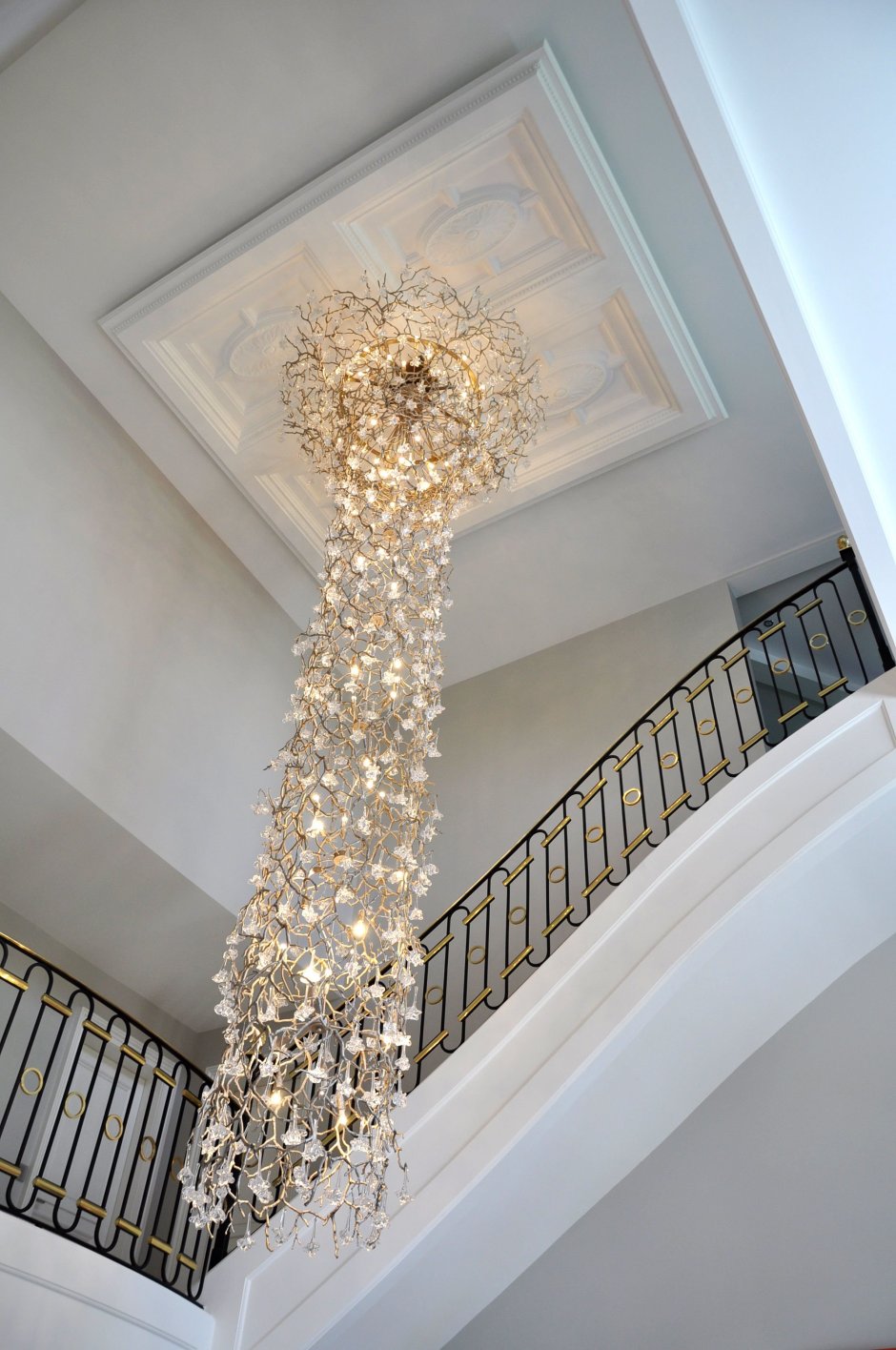 Люстры для высоких потолков