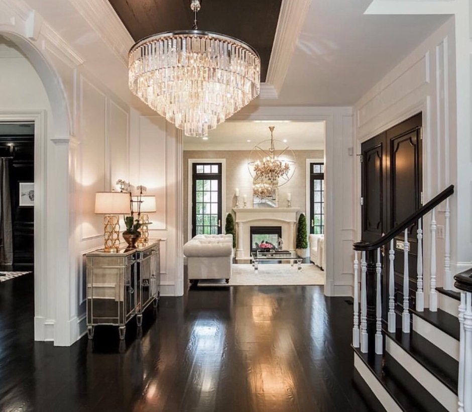 Люстра в Холл