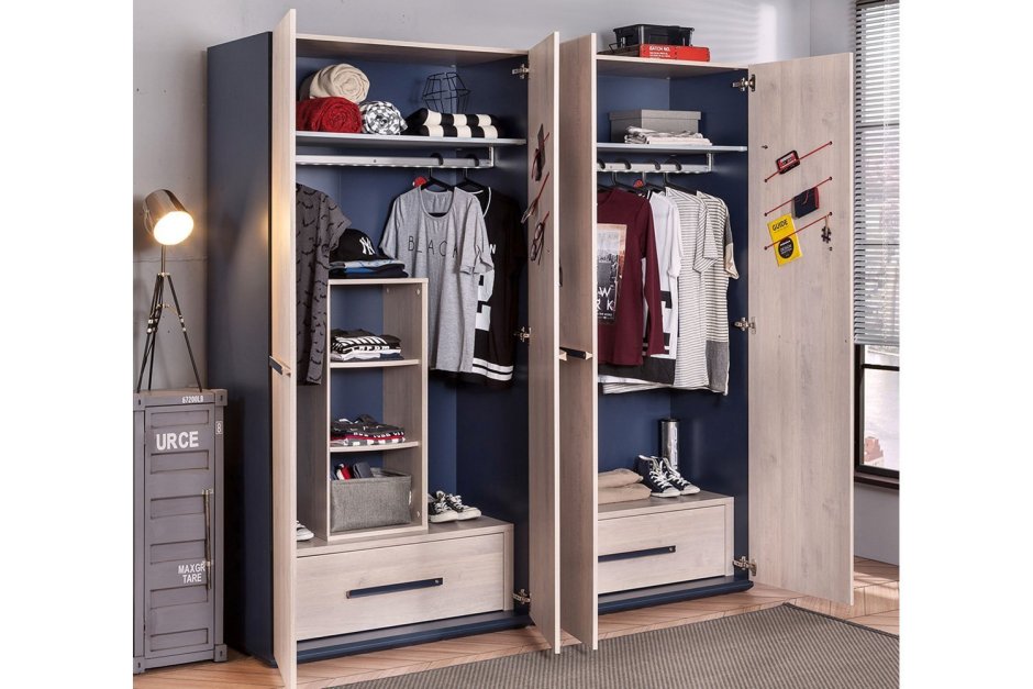 Детский шкаф внутри