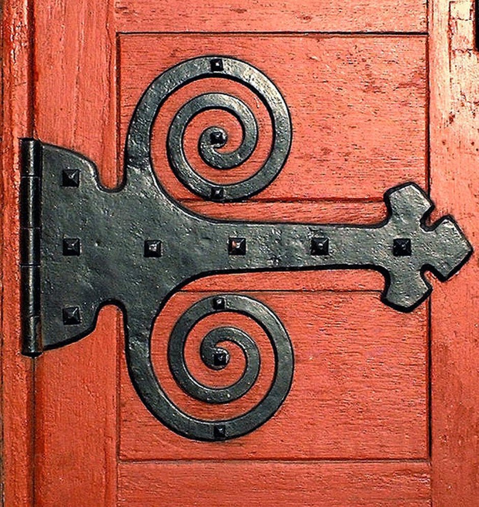 Кованые петли для дверей