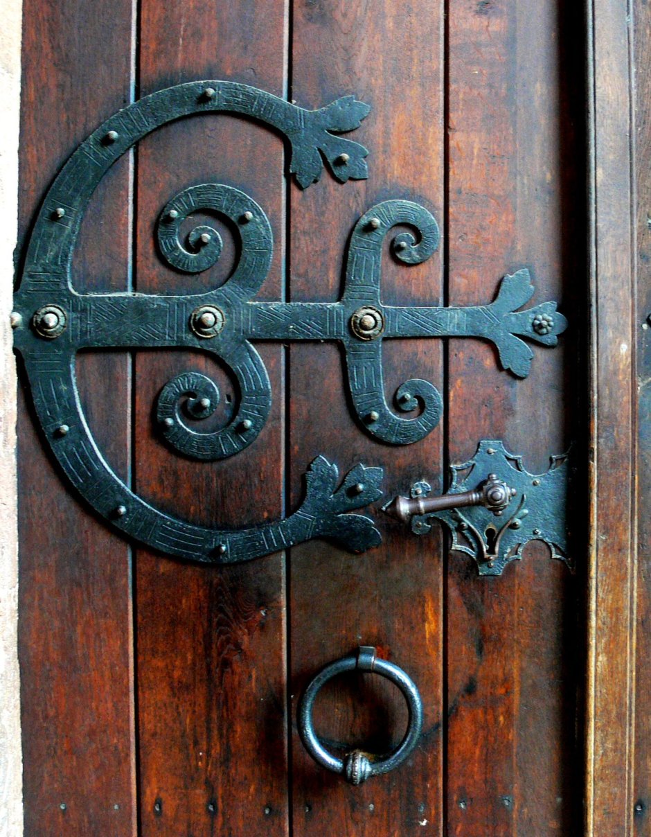 Кованые петли для дверей