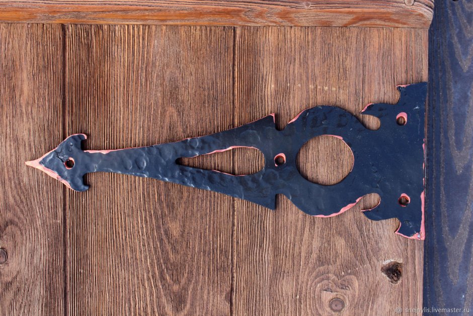 Старинные петли на двери