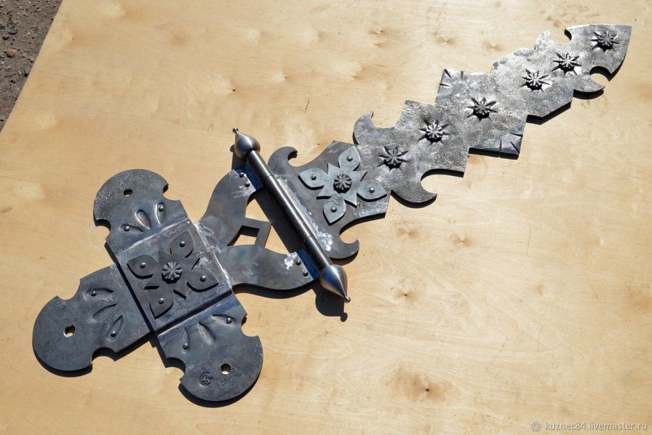 Декоративные петли на ворота