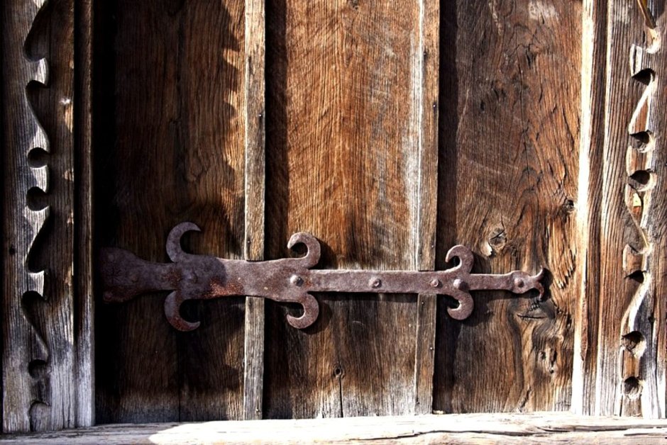 Кованые петли для дверей