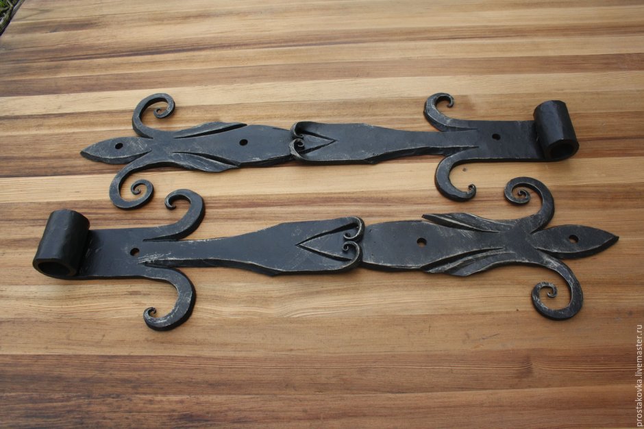 Кованая петля жиковина