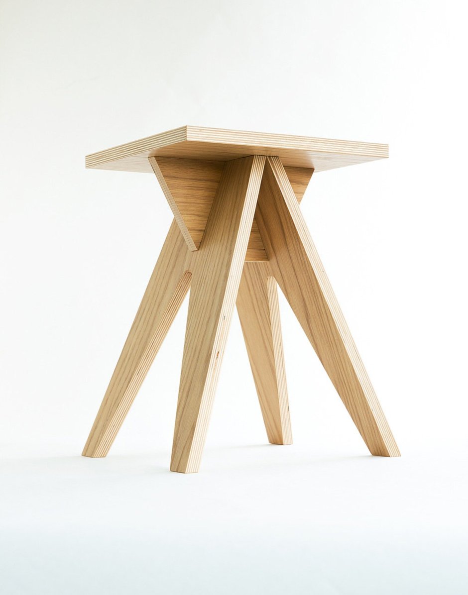 Необычные деревянные табуретки