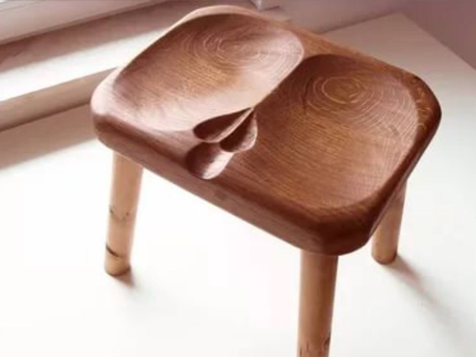 Необычные деревянные табуретки