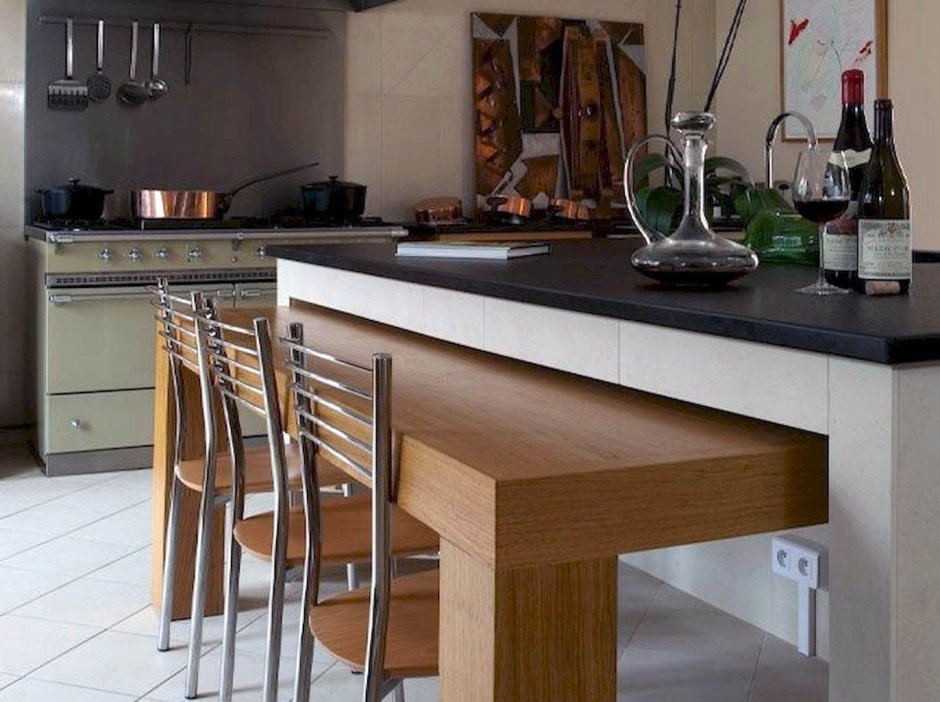 Кухонный остров с выдвижным столом