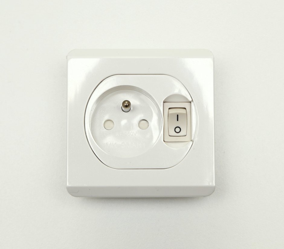 Выключающаяся накладная розетка