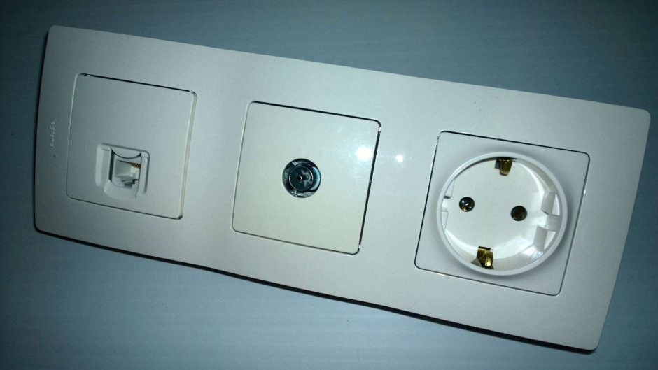 Розетки и выключатели Legrand Etika